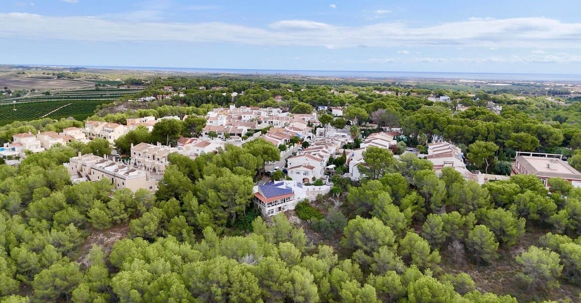 3 bedroom Villa for sale in Pinar de Campoverde with garage - € 329,950 (Ref: 10172504)