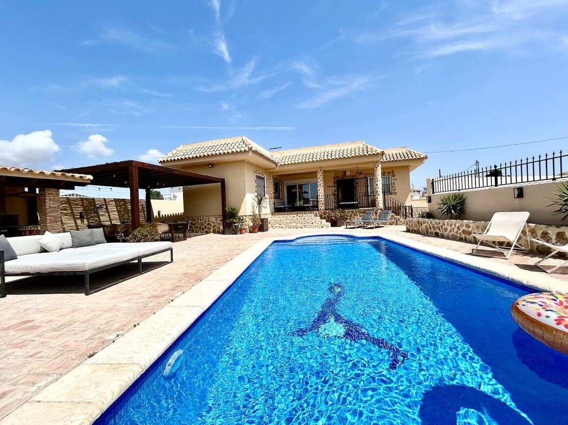 5 soverom Villa til salgs i La Zenia med svømmebasseng garasje - € 839 995 (Ref: 10172515)