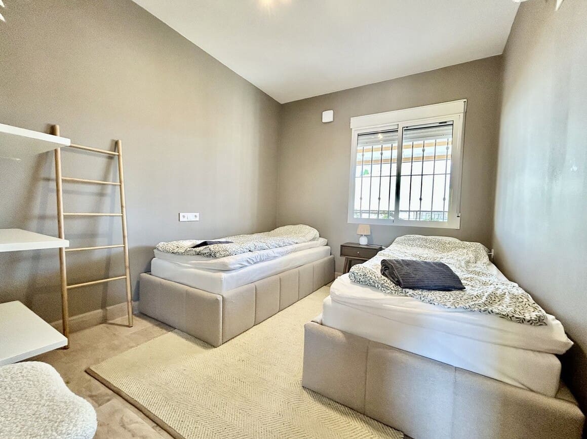 5 soverom Villa til salgs i La Zenia med svømmebasseng garasje - € 839 995 (Ref: 10172515)