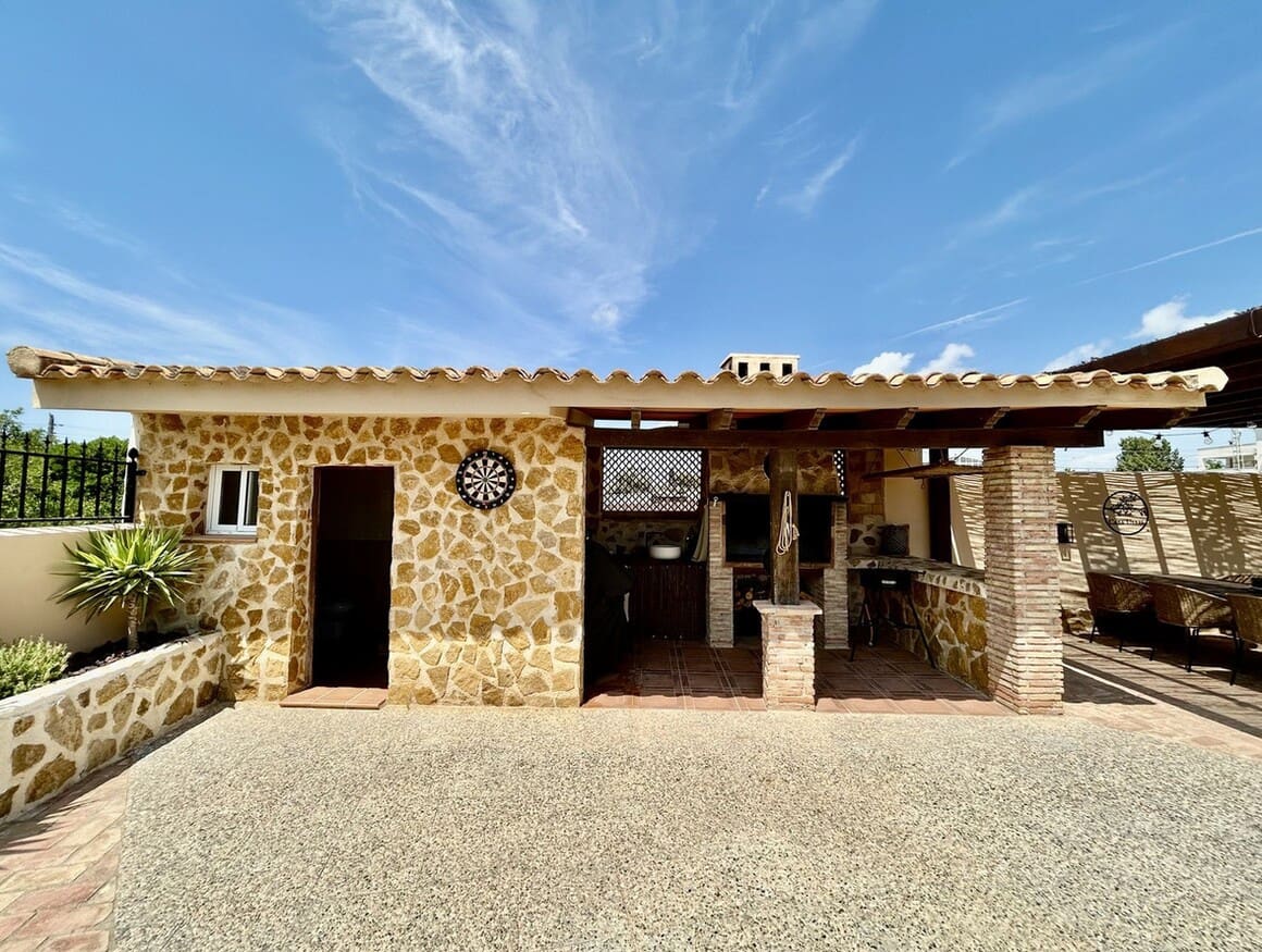 5 soverom Villa til salgs i La Zenia med svømmebasseng garasje - € 839 995 (Ref: 10172515)
