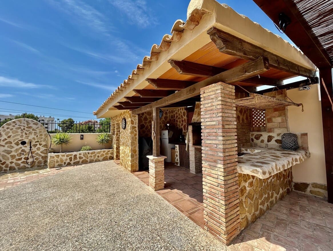 5 soverom Villa til salgs i La Zenia med svømmebasseng garasje - € 839 995 (Ref: 10172515)