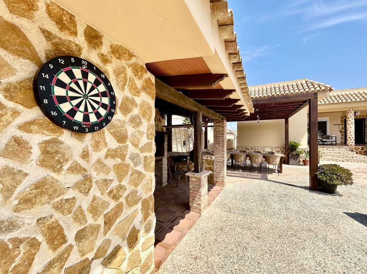 5 soverom Villa til salgs i La Zenia med svømmebasseng garasje - € 839 995 (Ref: 10172515)