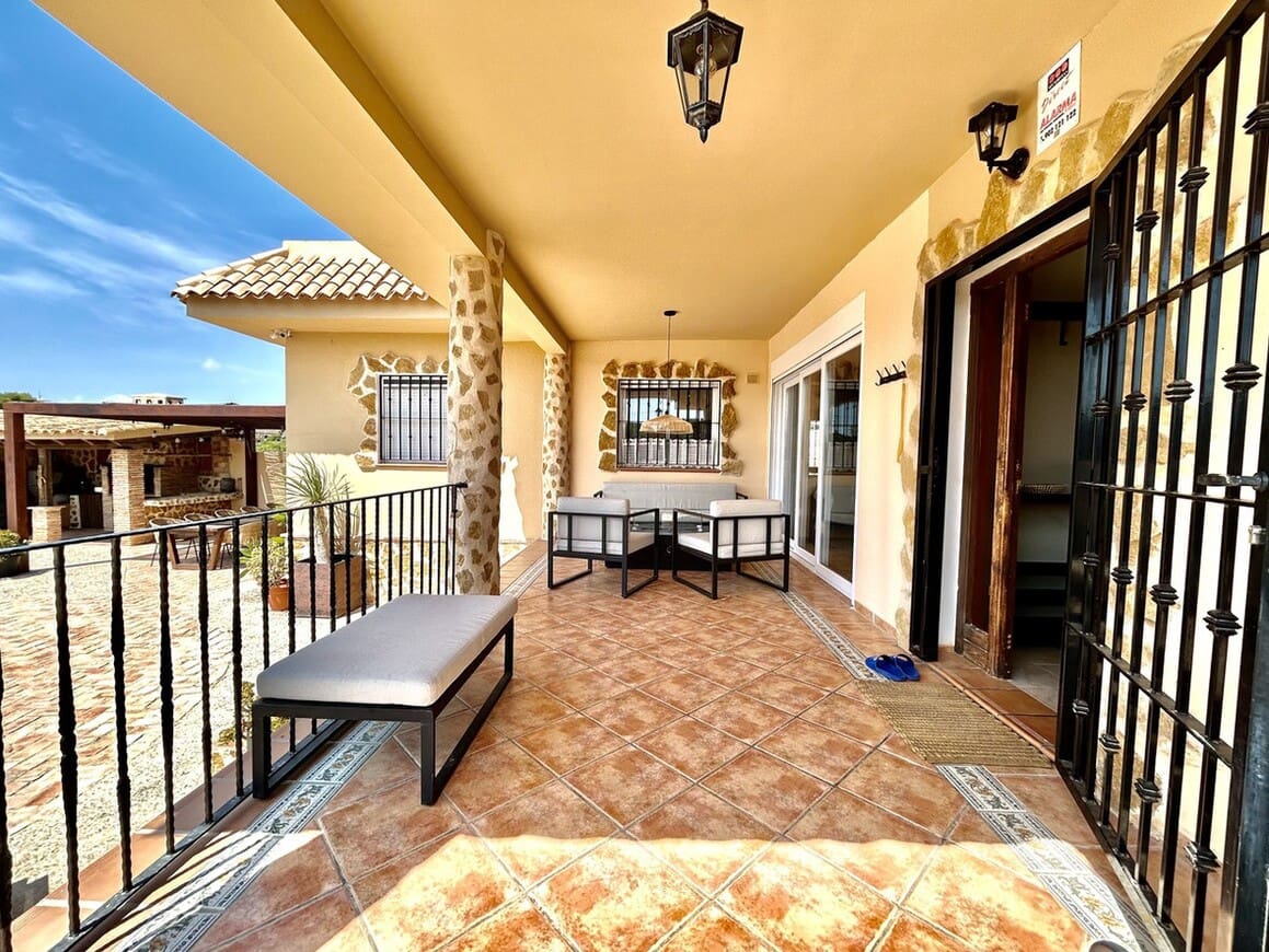 5 soverom Villa til salgs i La Zenia med svømmebasseng garasje - € 839 995 (Ref: 10172515)
