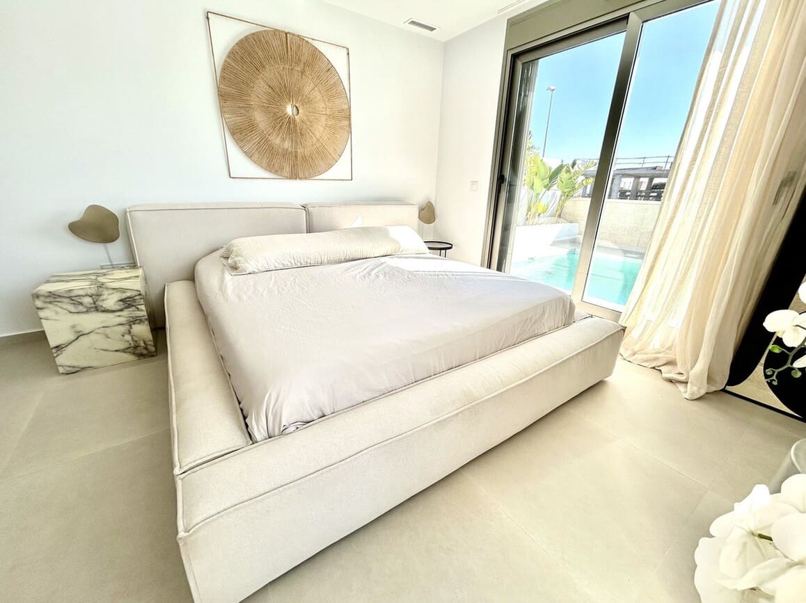 4 bedroom Villa for sale in San Miguel de Salinas with pool - € 605,000 (Ref: 10172520)