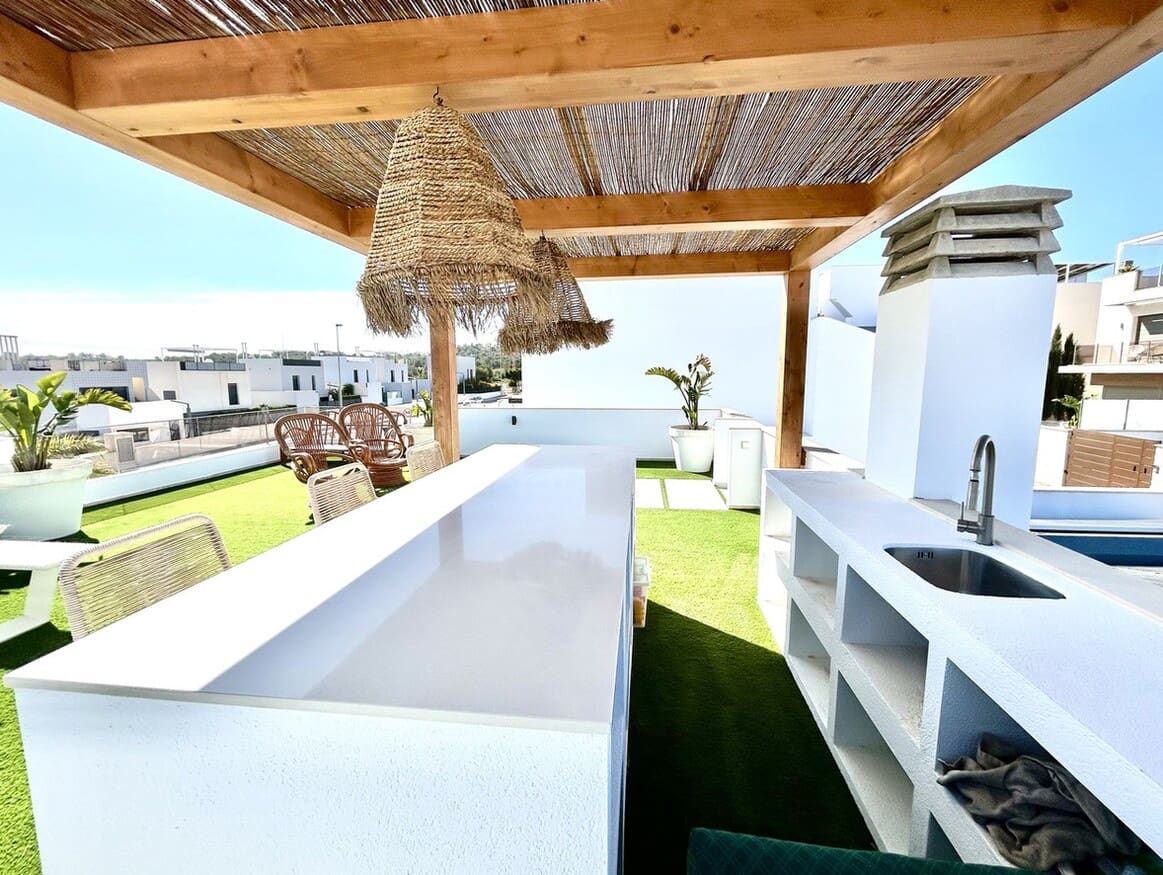 4 bedroom Villa for sale in San Miguel de Salinas with pool - € 605,000 (Ref: 10172520)