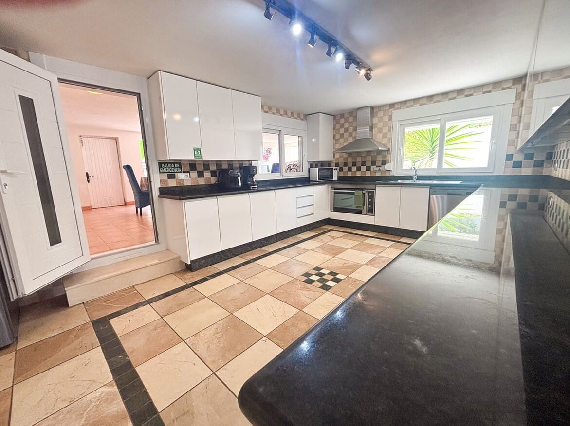 7 soveværelse Villa til salg i Campoamor med swimmingpool garage - € 1.350.000 (Ref: 10172522)
