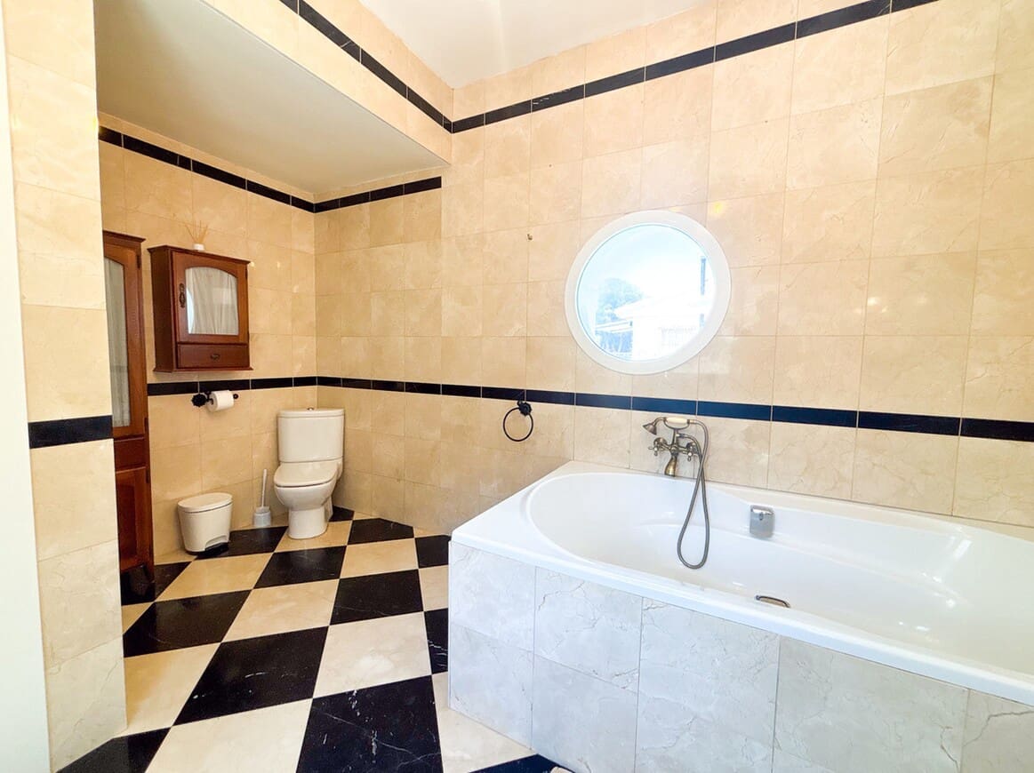 7 soveværelse Villa til salg i Campoamor med swimmingpool garage - € 1.350.000 (Ref: 10172522)