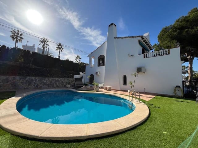 4 camera da letto Villa in vendita in Villamartin, Orihuela con piscina garage - 750.000 € (Rif: 10172523)