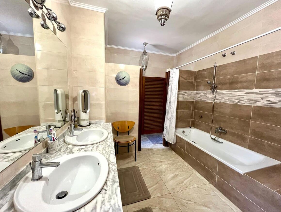 4 soveværelse Villa til salg i Orihuela Costa med swimmingpool garage - € 750.000 (Ref: 10172523)