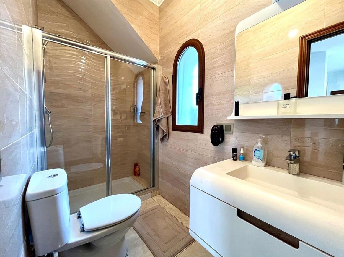 4 soveværelse Villa til salg i Orihuela Costa med swimmingpool garage - € 750.000 (Ref: 10172523)