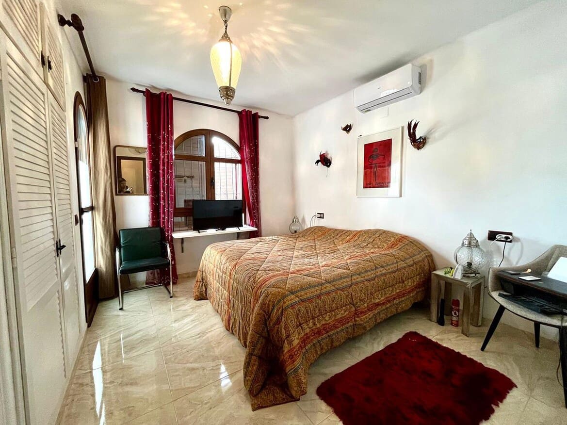 4 soveværelse Villa til salg i Orihuela Costa med swimmingpool garage - € 750.000 (Ref: 10172523)