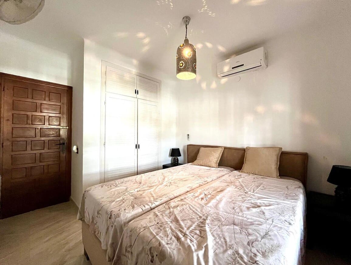 4 soveværelse Villa til salg i Orihuela Costa med swimmingpool garage - € 750.000 (Ref: 10172523)