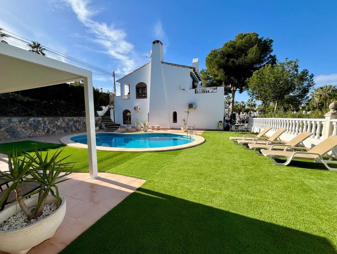 4 soveværelse Villa til salg i Orihuela Costa med swimmingpool garage - € 750.000 (Ref: 10172523)
