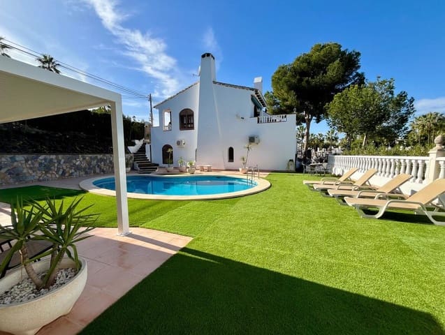 4 camera da letto Villa in vendita in Villamartin, Orihuela con piscina garage - 750.000 € (Rif: 10172523)