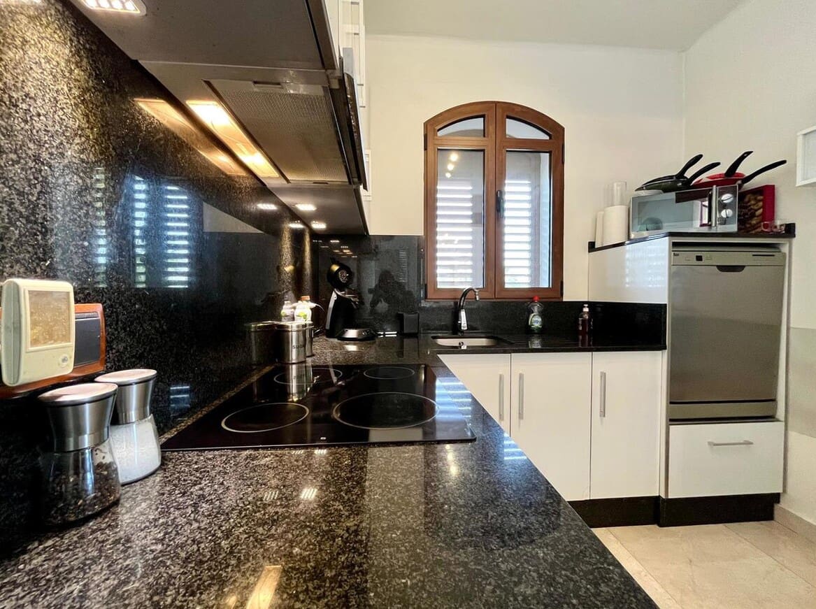 4 soveværelse Villa til salg i Orihuela Costa med swimmingpool garage - € 750.000 (Ref: 10172523)