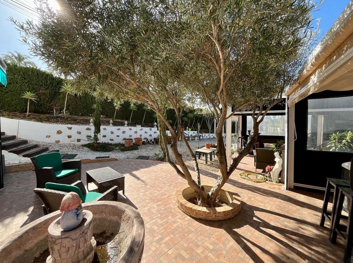 4 soveværelse Villa til salg i Orihuela Costa med swimmingpool garage - € 750.000 (Ref: 10172523)