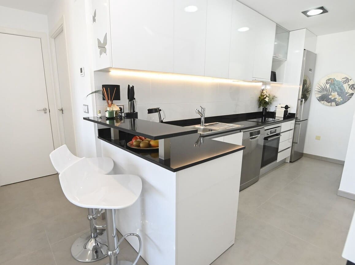 2 bedroom Apartment for sale in Elche / Elx with pool garage - € 449,000 (Ref: 10172524)