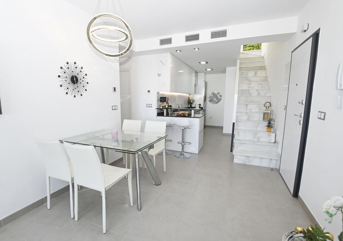 2 bedroom Apartment for sale in Elche / Elx with pool garage - € 449,000 (Ref: 10172524)