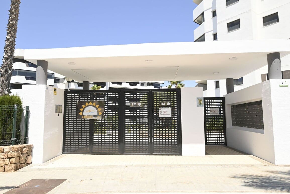 2 bedroom Apartment for sale in Elche / Elx with pool garage - € 449,000 (Ref: 10172524)