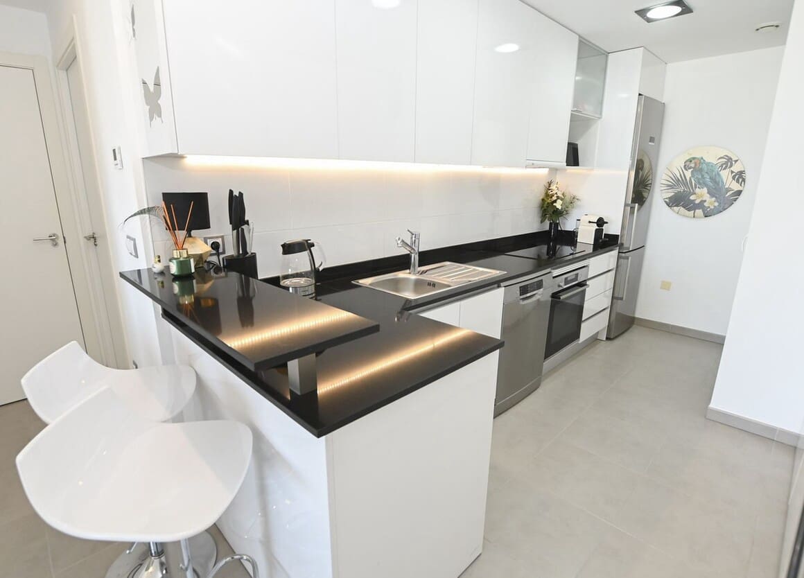 2 bedroom Apartment for sale in Elche / Elx with pool garage - € 449,000 (Ref: 10172524)