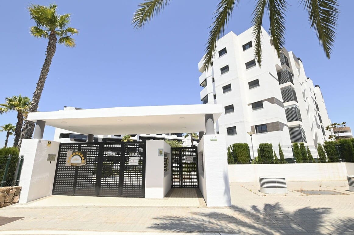 2 bedroom Apartment for sale in Elche / Elx with pool garage - € 449,000 (Ref: 10172524)