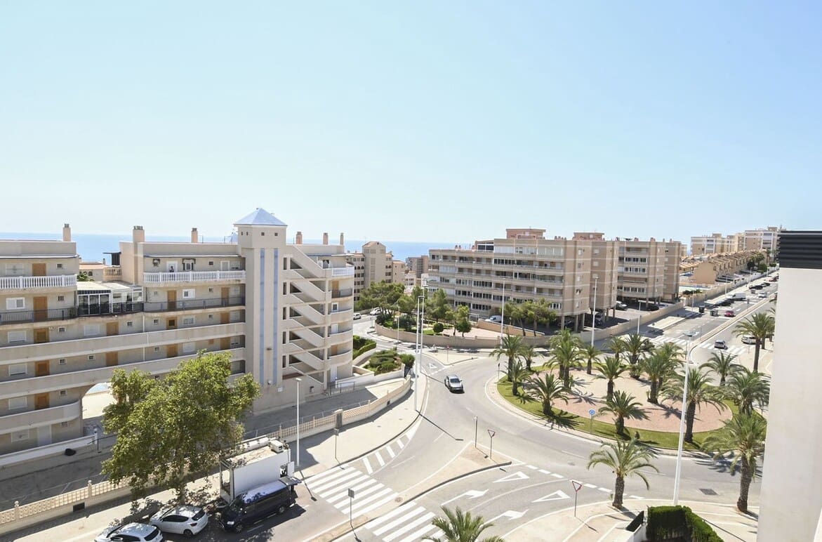 2 bedroom Apartment for sale in Elche / Elx with pool garage - € 449,000 (Ref: 10172524)
