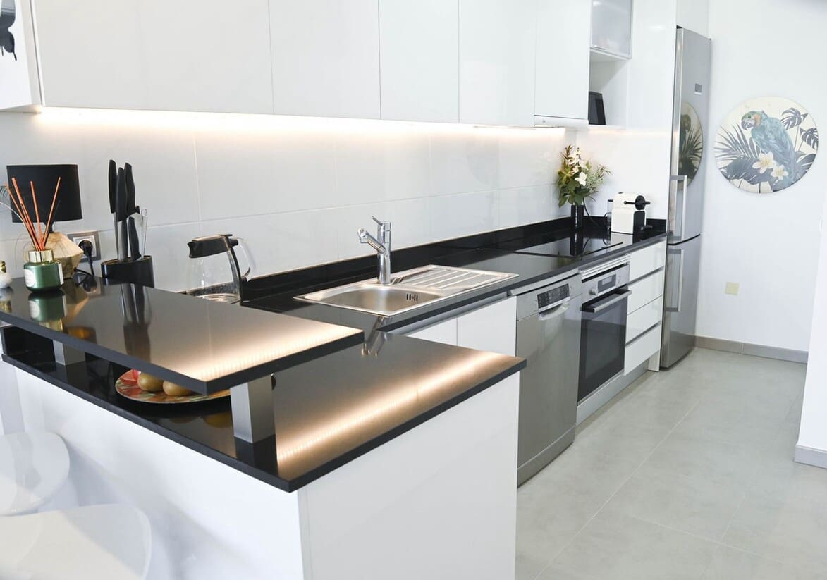 2 bedroom Apartment for sale in Elche / Elx with pool garage - € 449,000 (Ref: 10172524)