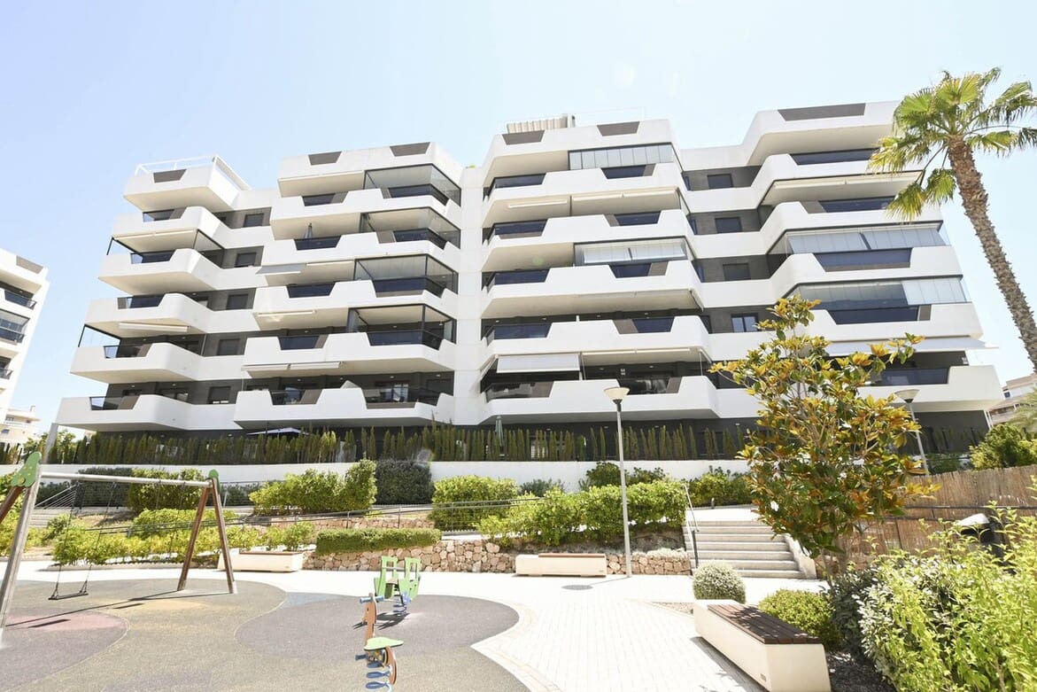 2 bedroom Apartment for sale in Elche / Elx with pool garage - € 449,000 (Ref: 10172524)