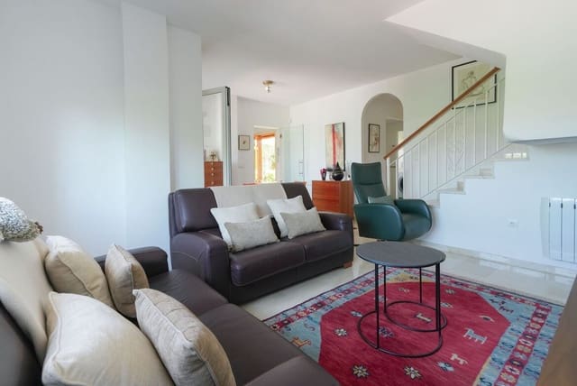 Pareado de 3 habitaciones en Alicante / Alacant ciudad en venta con piscina garaje - 350.000 € (Ref: 10172525)