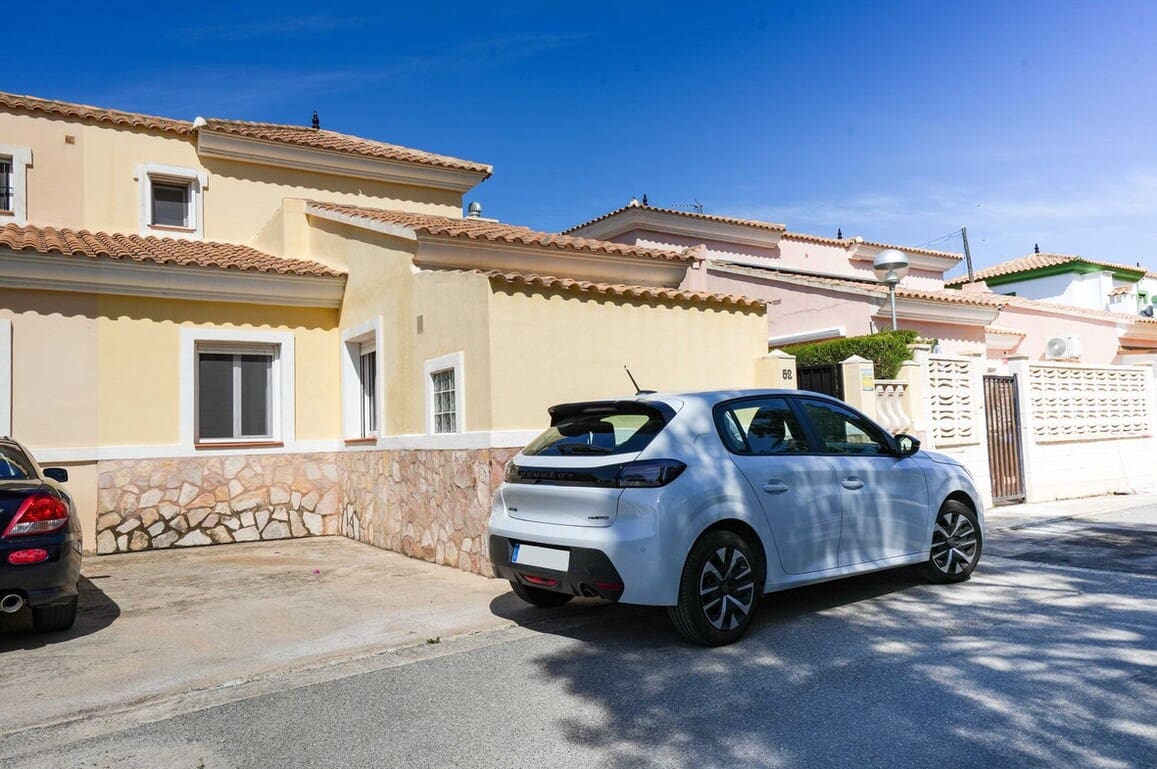3 Zimmer Doppelhaus zu verkaufen in Alicante / Alacant Stadt mit Pool Garage - 350.000 € (Ref: 10172525)