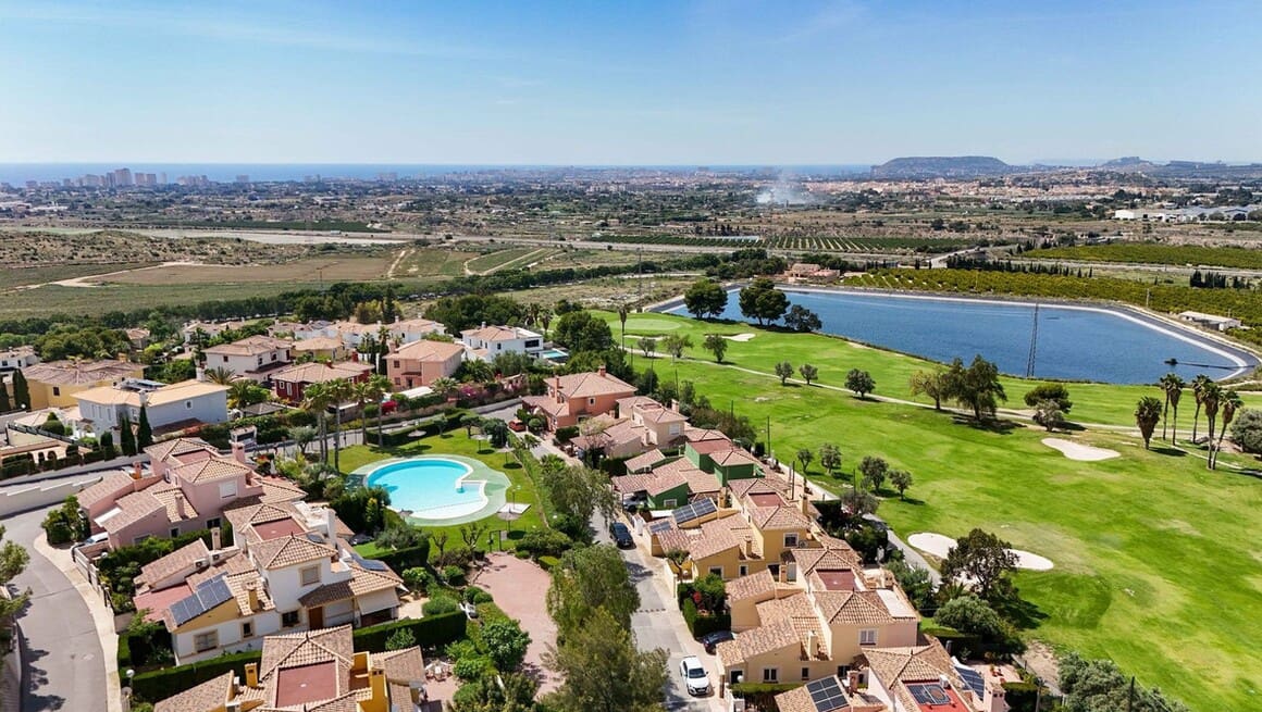 3 Zimmer Doppelhaus zu verkaufen in Alicante / Alacant Stadt mit Pool Garage - 350.000 € (Ref: 10172525)