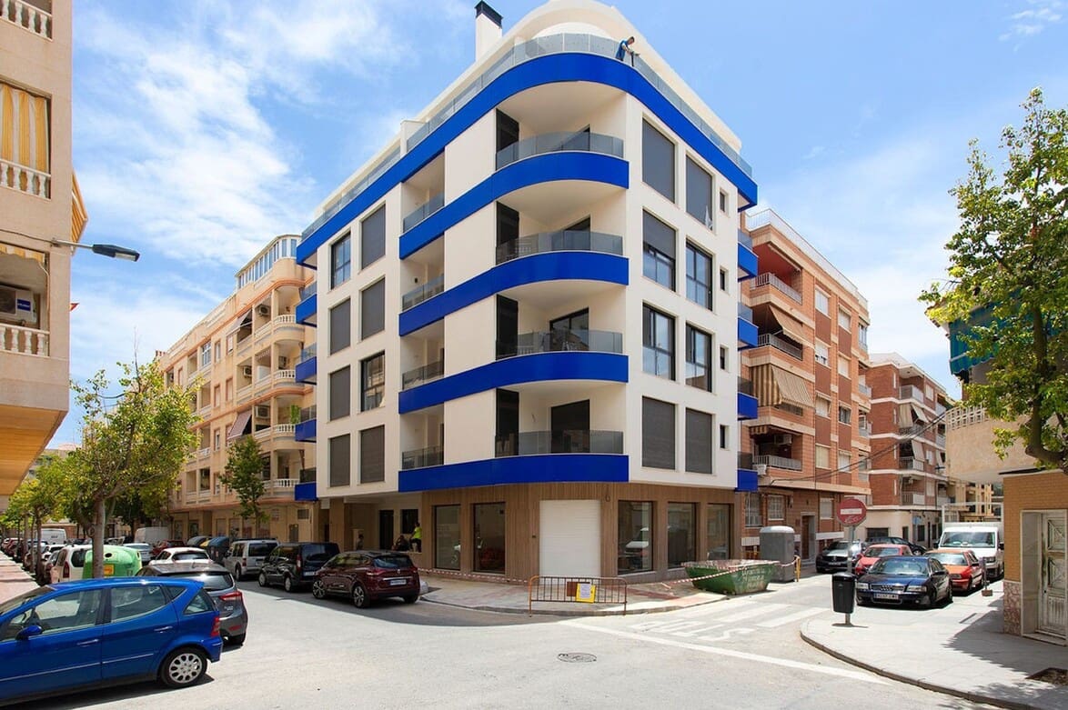 2 soveværelse Lejlighed til salg i Torrevieja med swimmingpool - € 265.000 (Ref: 10172528)