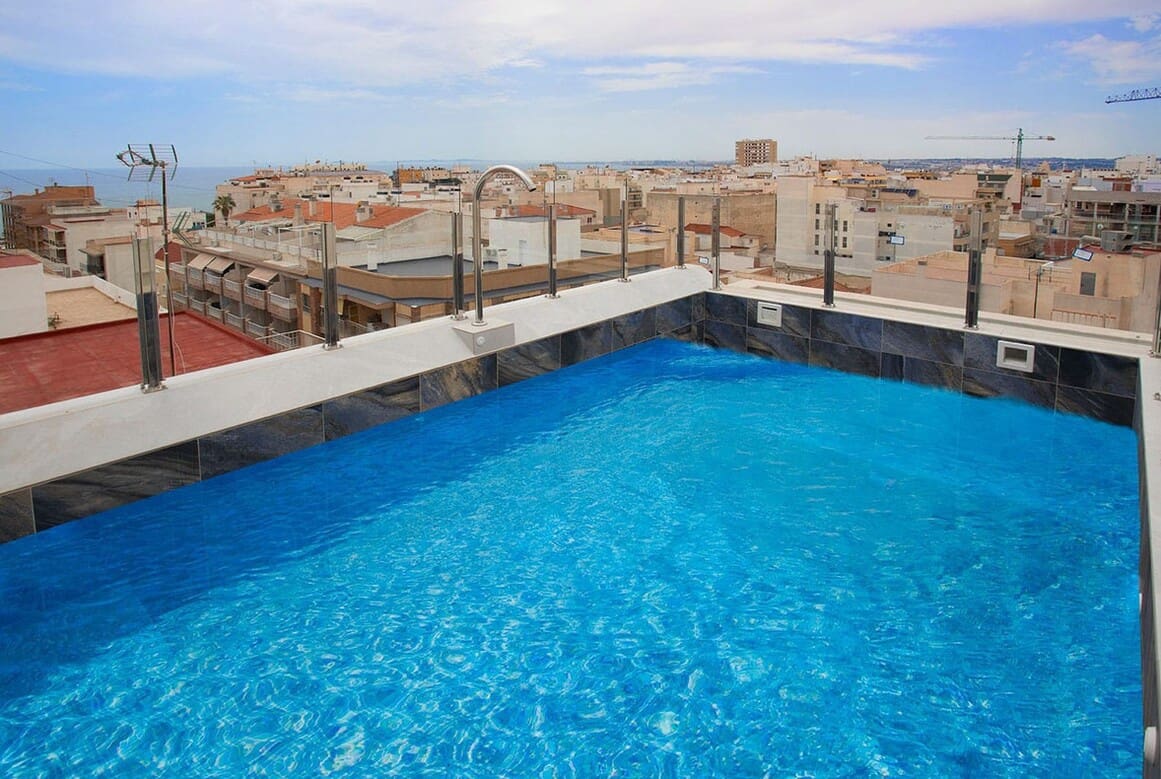 2 soveværelse Lejlighed til salg i Torrevieja med swimmingpool - € 265.000 (Ref: 10172528)