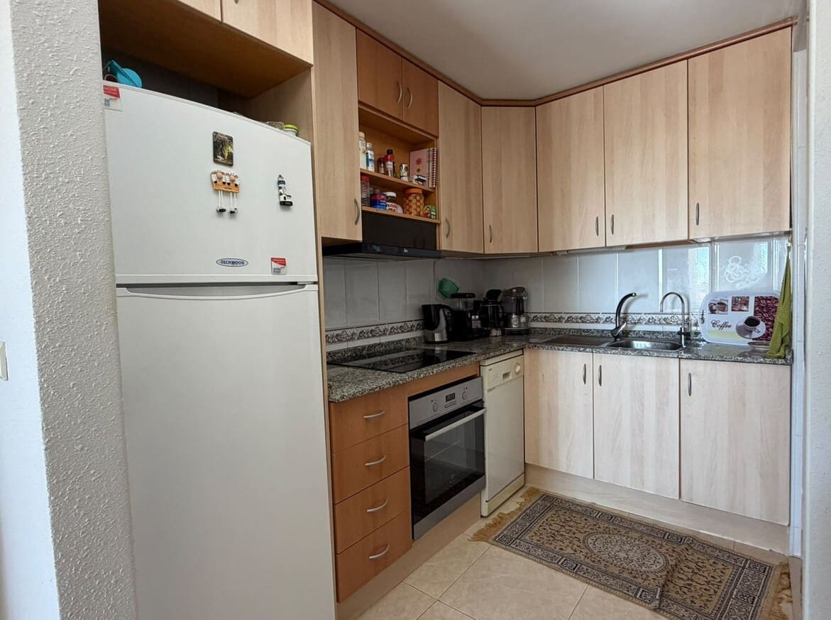 2 soveværelse Lejlighed til salg i Torrevieja med swimmingpool - € 199.000 (Ref: 10172530)
