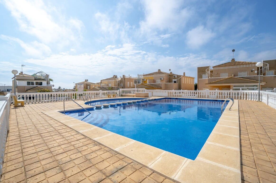2 soveværelse Lejlighed til salg i Torrevieja med swimmingpool - € 199.000 (Ref: 10172530)