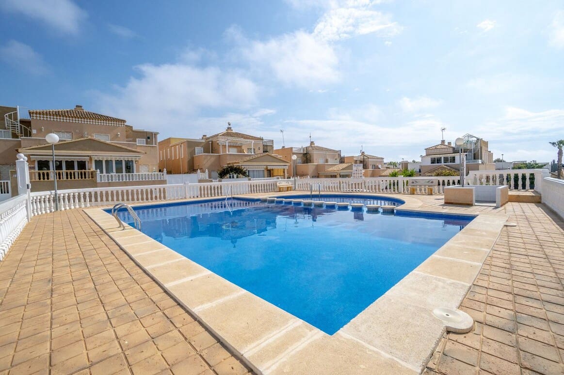 2 soveværelse Lejlighed til salg i Torrevieja med swimmingpool - € 199.000 (Ref: 10172530)