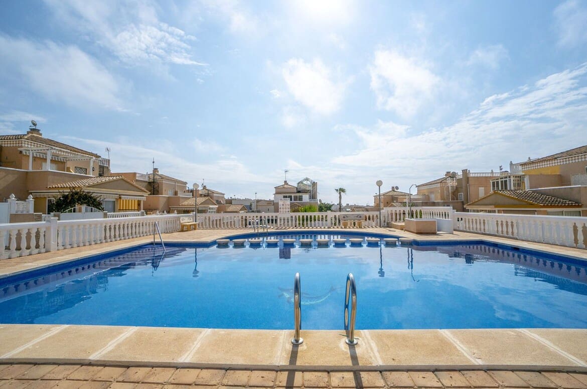 2 soveværelse Lejlighed til salg i Torrevieja med swimmingpool - € 199.000 (Ref: 10172530)