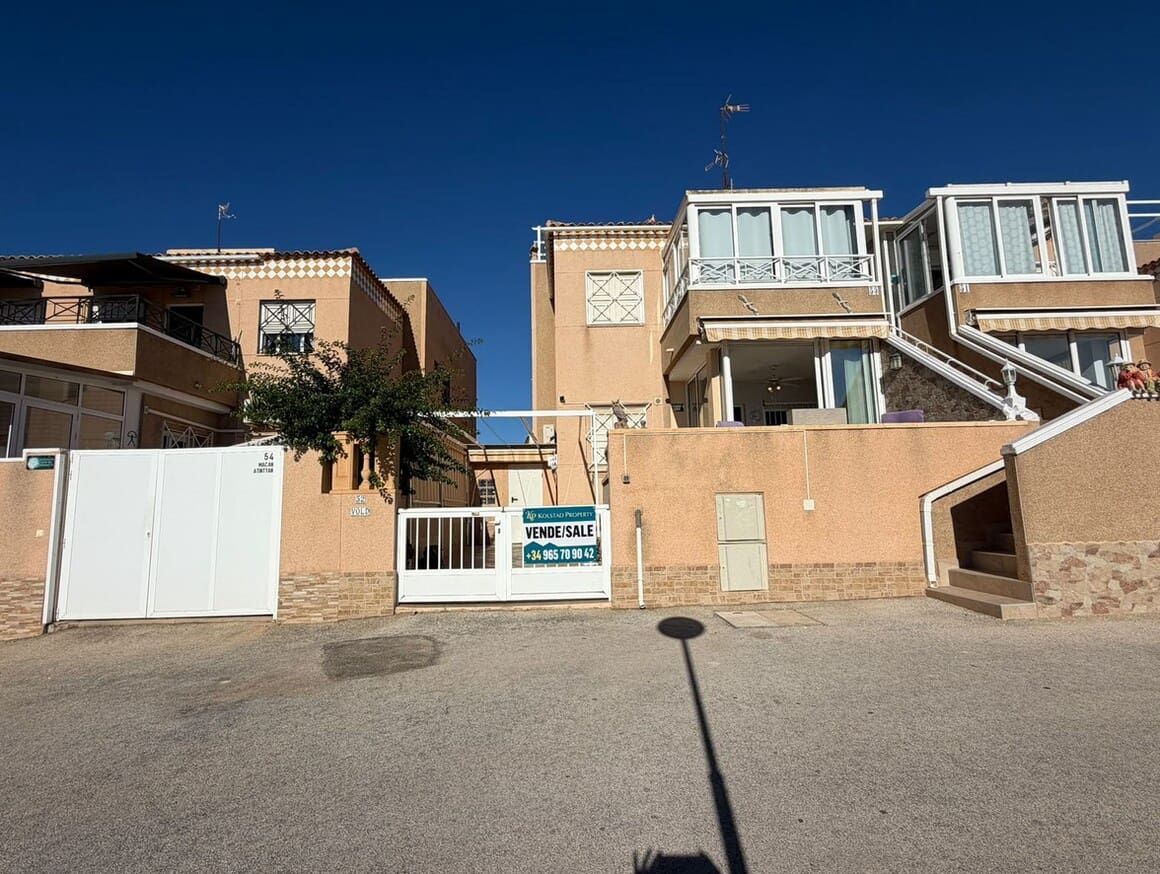 2 soveværelse Lejlighed til salg i Torrevieja med swimmingpool - € 199.000 (Ref: 10172530)