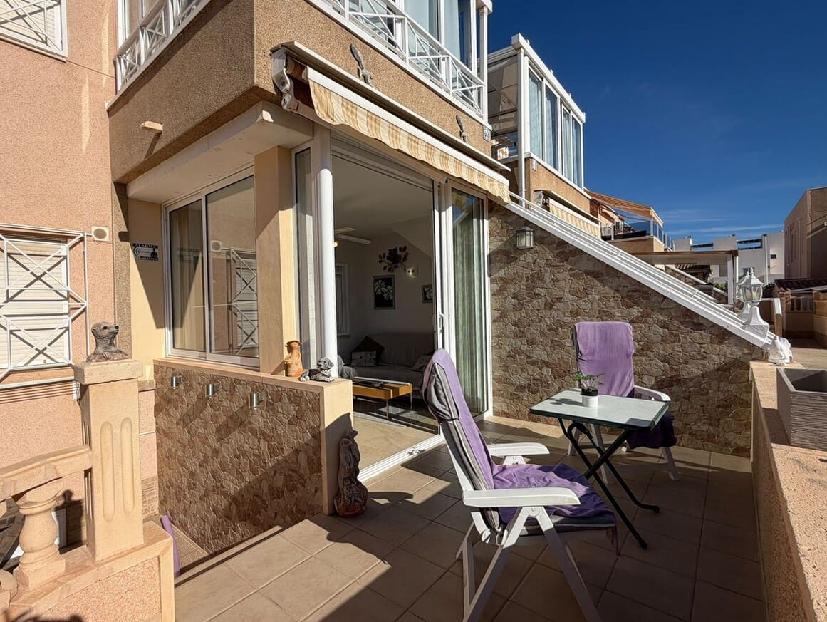 2 soveværelse Lejlighed til salg i Torrevieja med swimmingpool - € 199.000 (Ref: 10172530)