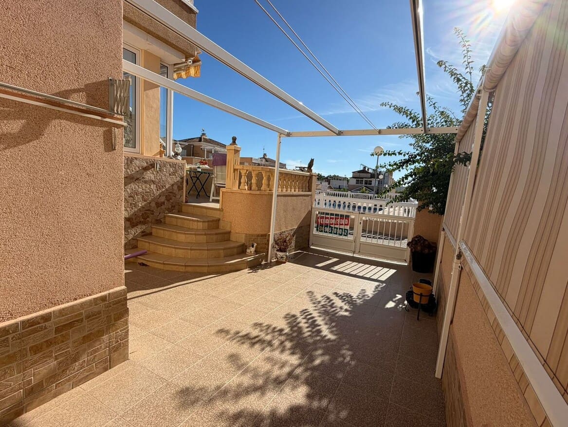2 soveværelse Lejlighed til salg i Torrevieja med swimmingpool - € 199.000 (Ref: 10172530)