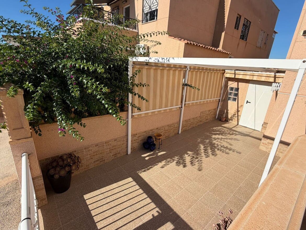2 soveværelse Lejlighed til salg i Torrevieja med swimmingpool - € 199.000 (Ref: 10172530)