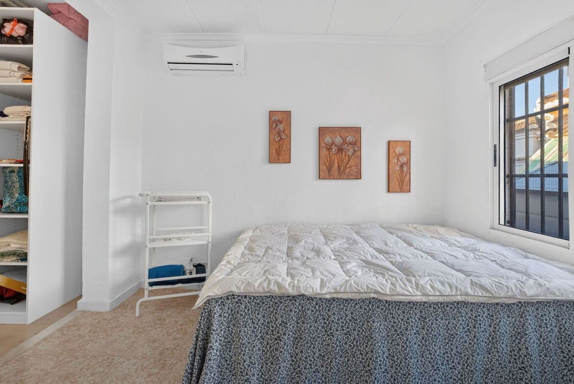 3 soveværelse Villa til salg i Torrevieja med swimmingpool - € 349.000 (Ref: 10172531)