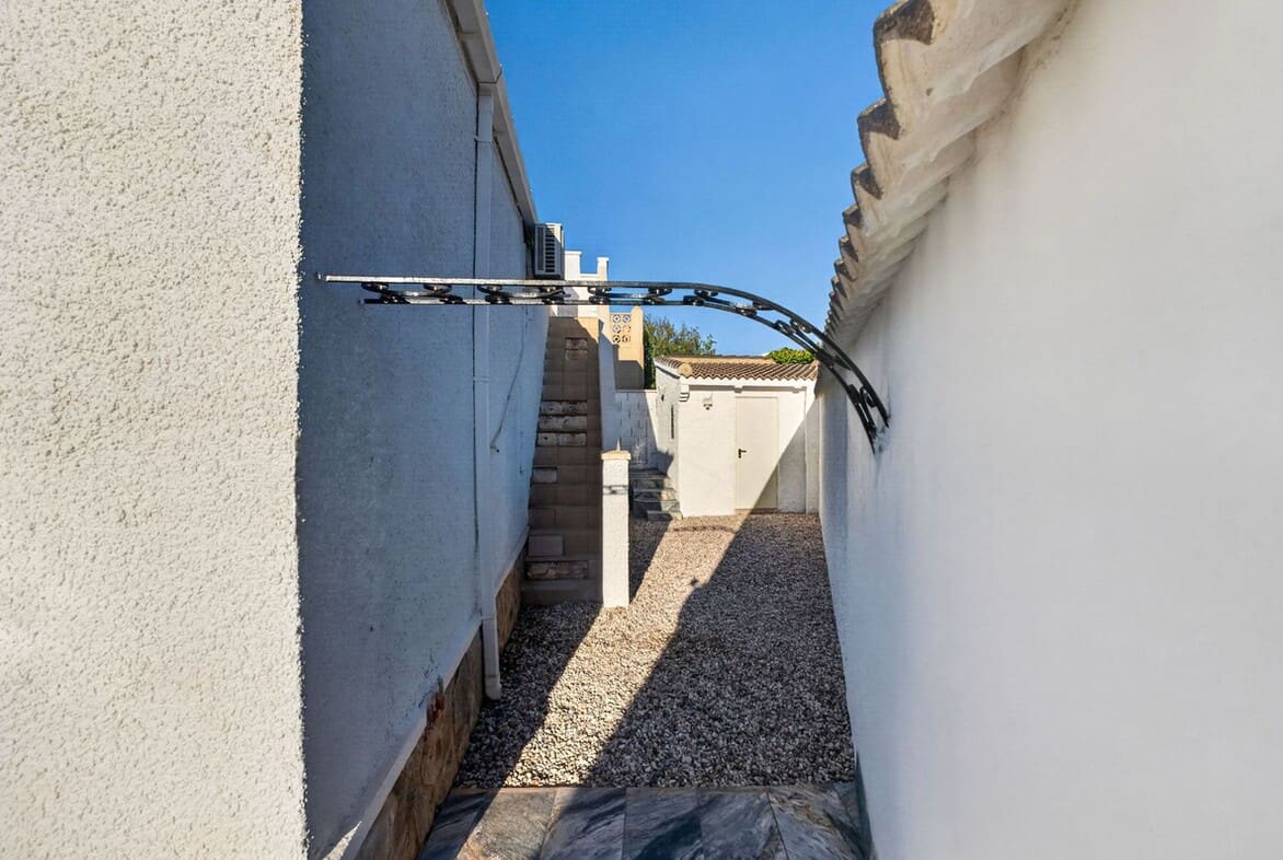 3 soveværelse Villa til salg i Torrevieja med swimmingpool - € 349.000 (Ref: 10172531)