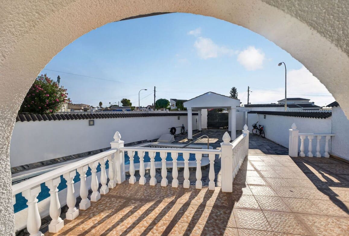 3 soveværelse Villa til salg i Torrevieja med swimmingpool - € 349.000 (Ref: 10172531)