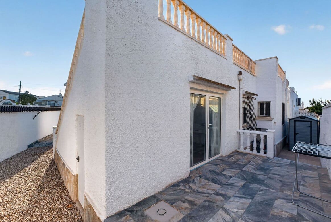 3 soveværelse Villa til salg i Torrevieja med swimmingpool - € 349.000 (Ref: 10172531)