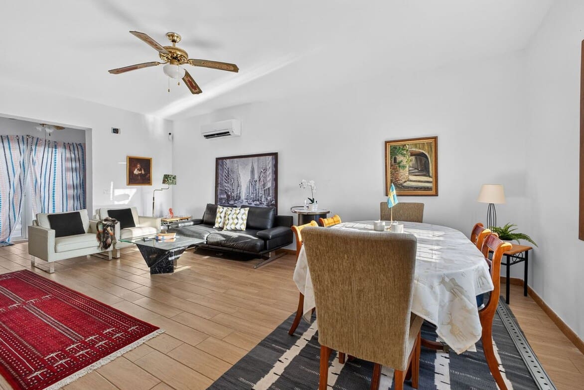 3 soveværelse Villa til salg i Torrevieja med swimmingpool - € 349.000 (Ref: 10172531)