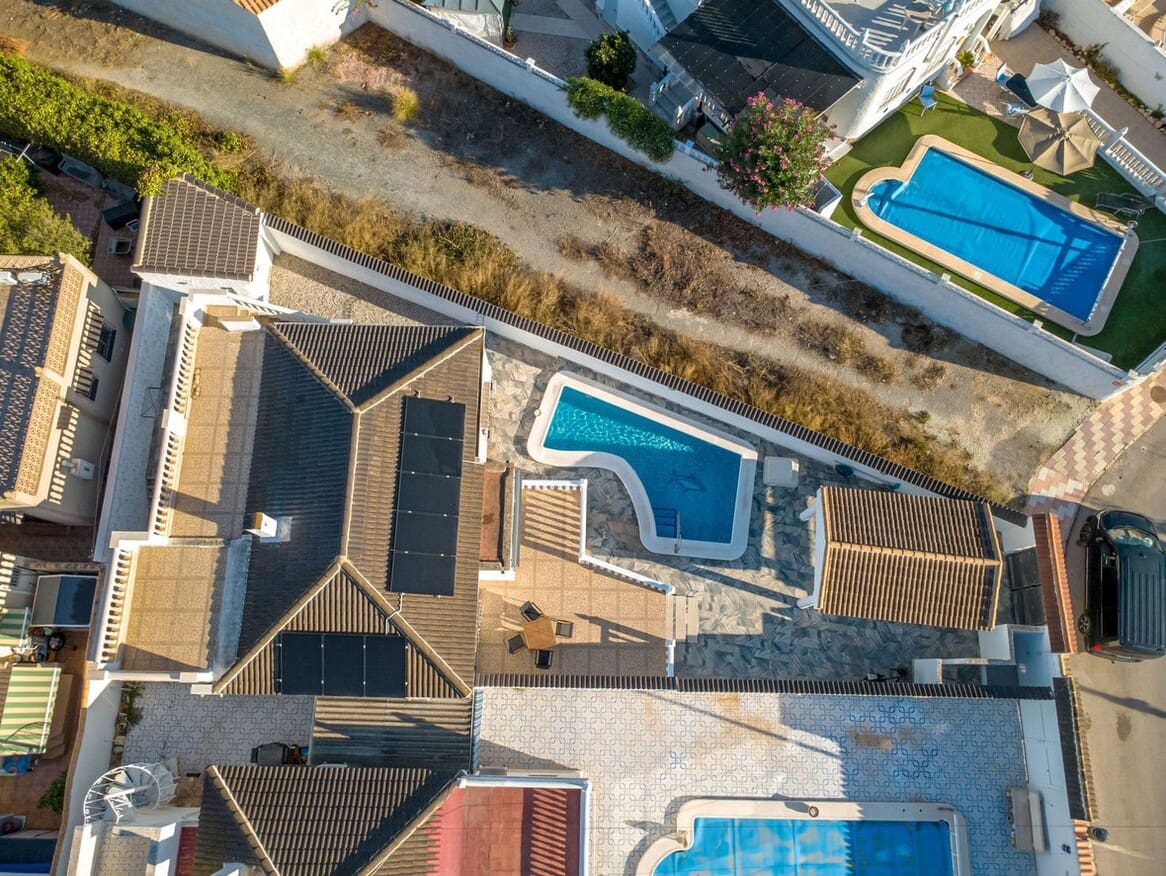 3 soveværelse Villa til salg i Torrevieja med swimmingpool - € 349.000 (Ref: 10172531)