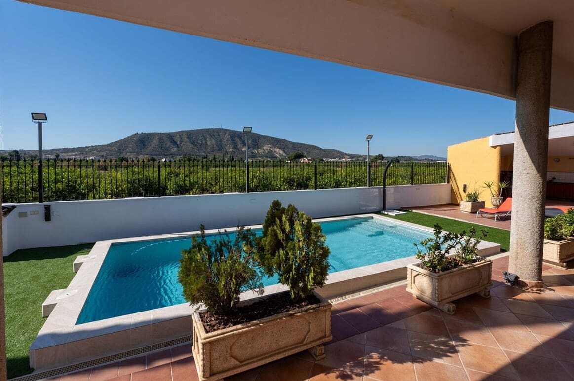 5 bedroom Villa for sale in Orihuela with pool garage - € 649,999 (Ref: 10172535)