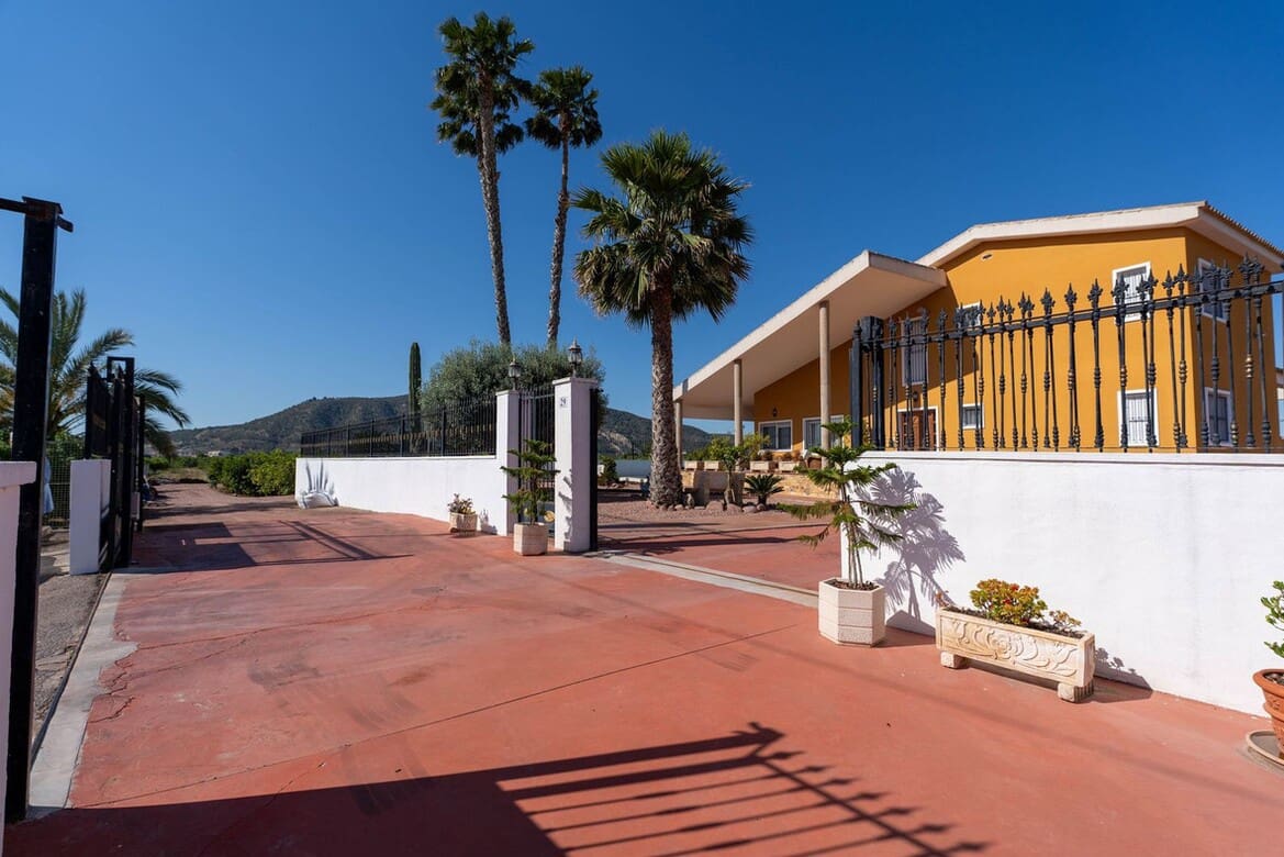 5 bedroom Villa for sale in Orihuela with pool garage - € 649,999 (Ref: 10172535)