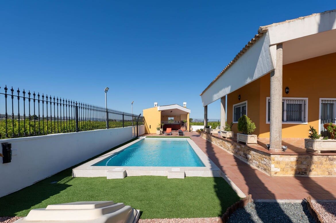 5 bedroom Villa for sale in Orihuela with pool garage - € 649,999 (Ref: 10172535)